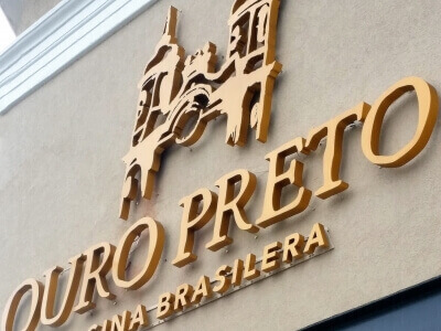 Ouro Preto, color bronce.