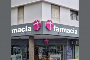 /trabajos/2024/09/30/letreros-para-farmacias-luminosos-giraudo-20.jpg