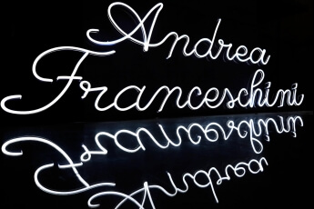 /trabajos/2024/12/01/neon-andrea-franceschini-01.jpg