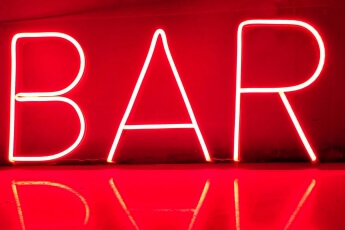/trabajos/2025/05/08/letrero-de-neon-bar.jpg