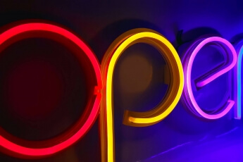 /trabajos/2025/11/23/cartel-neon-leds-open-02.jpg