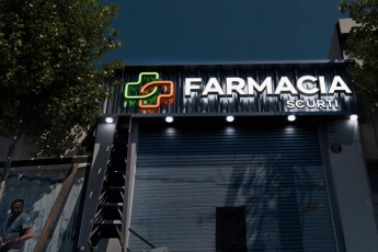 /trabajos/2026/03/22/letreros-para-farmacias-06.jpg