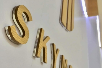 /trabajos/2026/08/18/letras-corporeas-alucobond-skymedica-11-luminosas.jpg