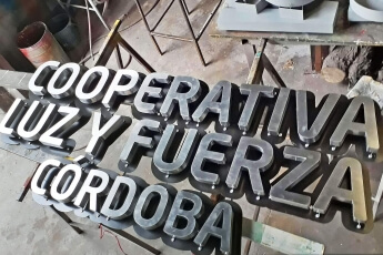 /trabajos/2026/10/24/epec-letras-de-acero-21.jpg